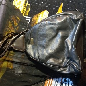 Vintage in great condition VILLAGER Liz  Claibornes collection sling backpack